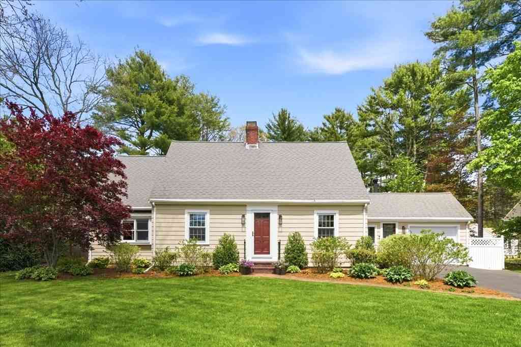Homes For Sale - 560 Common St<br/> Walpole, MA 02081