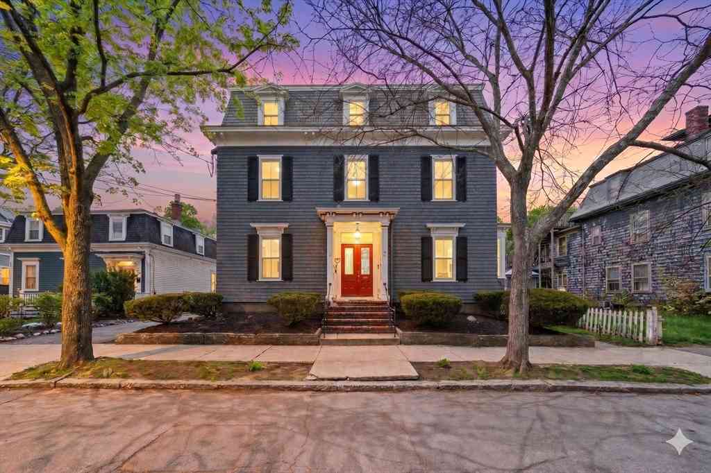 Condo For Sale - 6 Linden St #2<br/> Salem, MA 01970