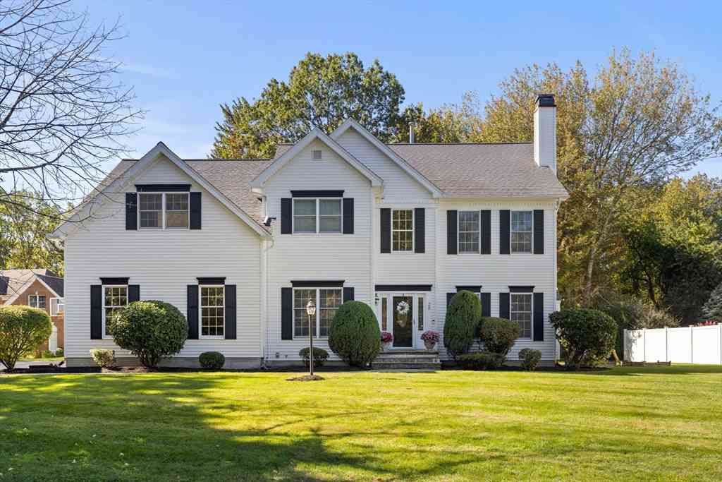 Homes For Sale - 25 Ridge Way<br/> Essex County, North Andover, MA 01845