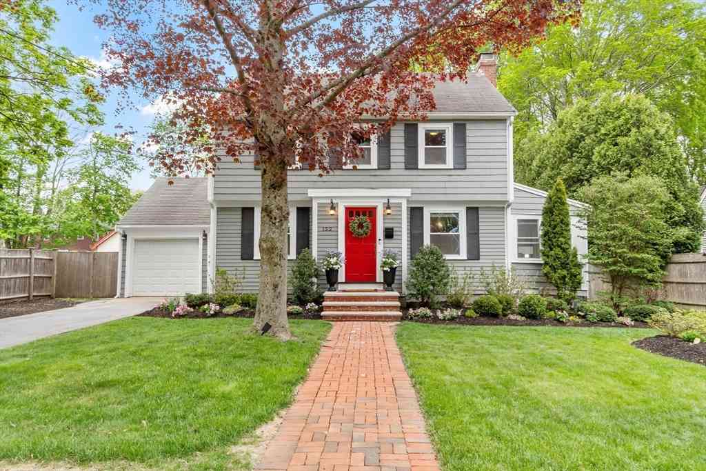 Homes For Sale - 152 Oak Street<br/> Middlesex County, Reading, MA 01867