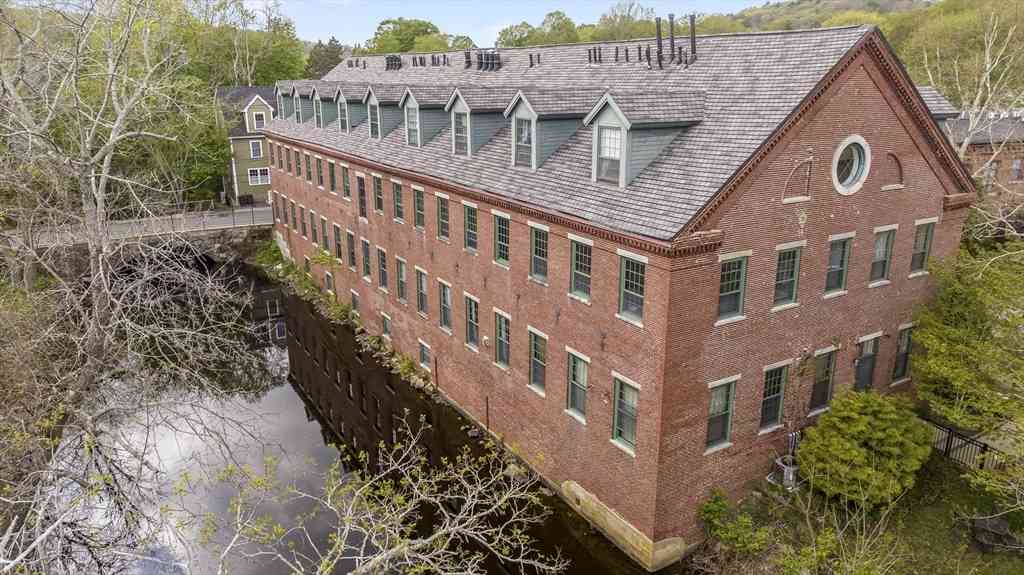 Condo For Sale - 25 Pond St #210<br/> Amesbury, MA 01913