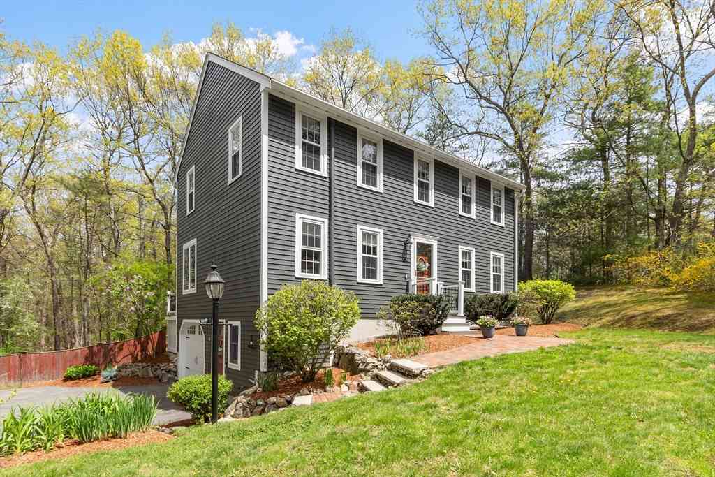 Homes For Sale - 60 Searle St<br/> Georgetown, MA 01833