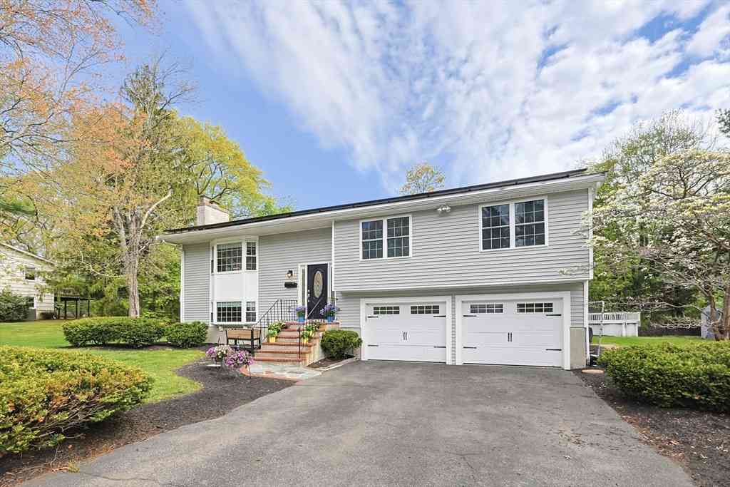 Homes For Sale - 11 Malvern Rd<br/> Norfolk County, Norwood, MA 02062