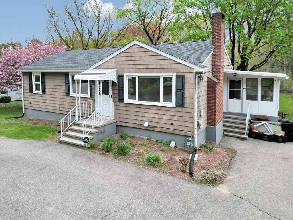 Homes For Sale - 881 Pleasant St<br/> Norfolk County, Stoughton, MA 02072