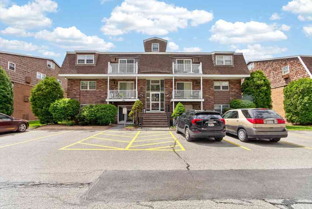 Condo For Sale - 90 Beacon #12<br/> Lawrence, MA 01843