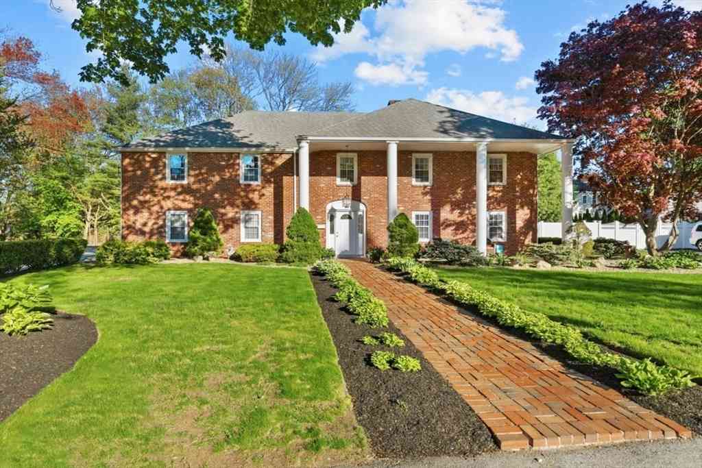 Homes For Sale - 7 Longbow Circle<br/> Essex County, Lynnfield, MA 01940