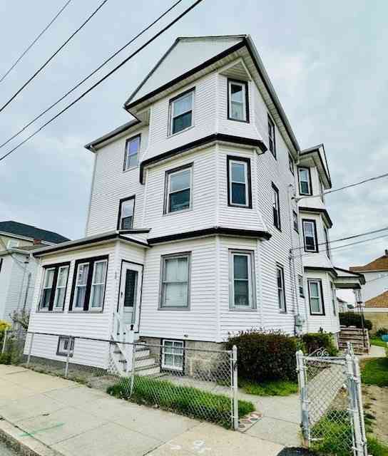 Apartment For Rent - 60 Murray St #3<br/> Fall River, MA 02720