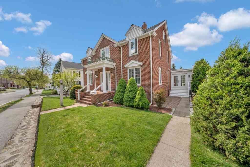 Homes For Sale - 8 Chestnut St<br/> Andover, MA 01810