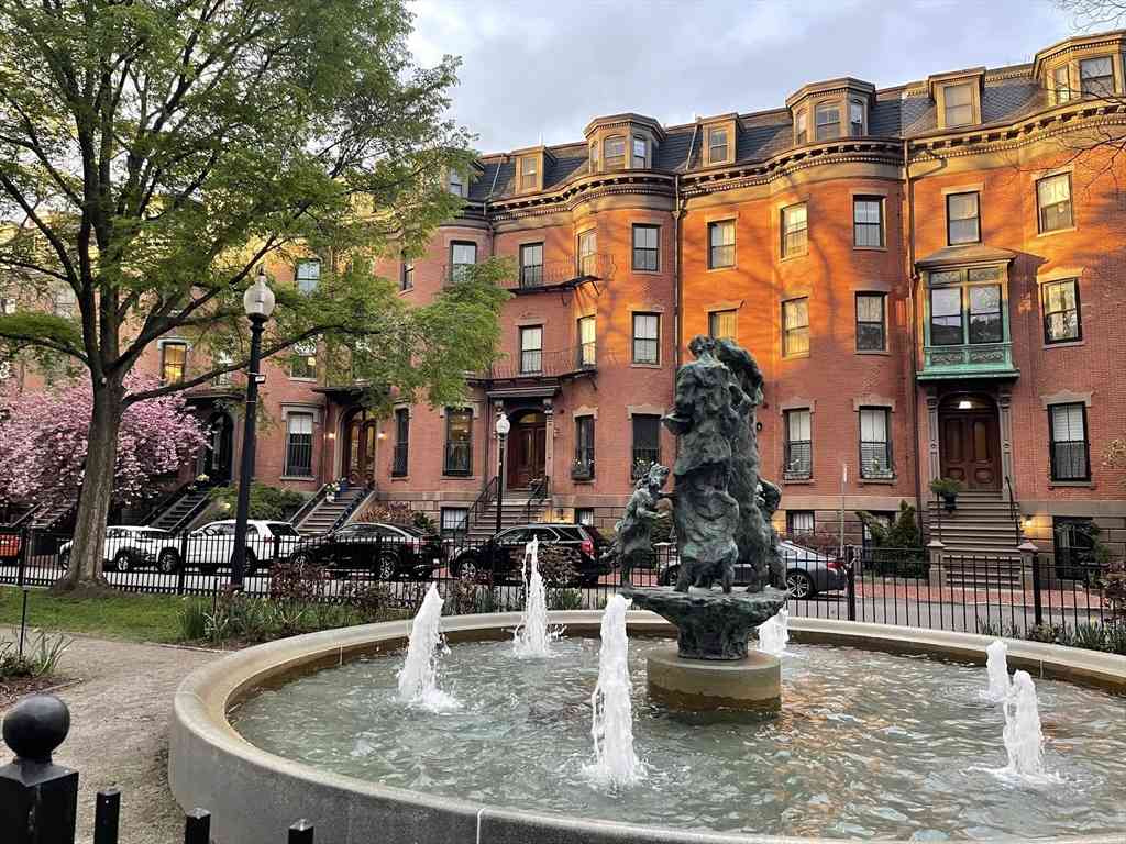Condo For Sale - 14 Worcester Sq #2<br/> Boston, MA 02118