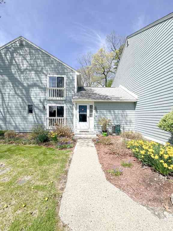 Condo For Sale - 9 Acadia Kimball Rd #9<br/> Amesbury, MA 01913