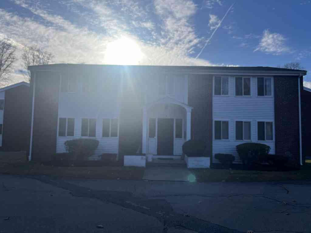 Apartment For Rent - 272 Bedford St #B-3<br/> Abington, MA 02351