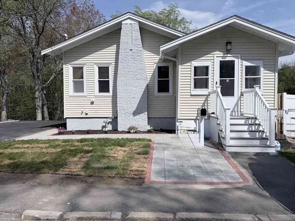 Homes For Sale - 17 Sunnybank Ave<br/> Plymouth County, Rockland, MA 02370