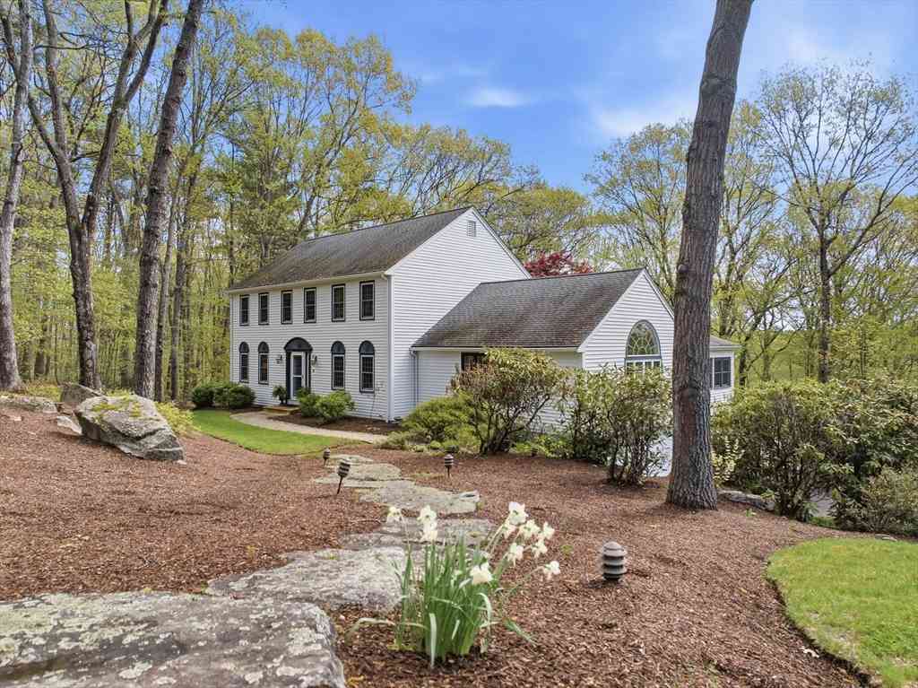 Homes For Sale - 8 Valleywood Rd<br/> Middlesex County, Hopkinton, MA 01748