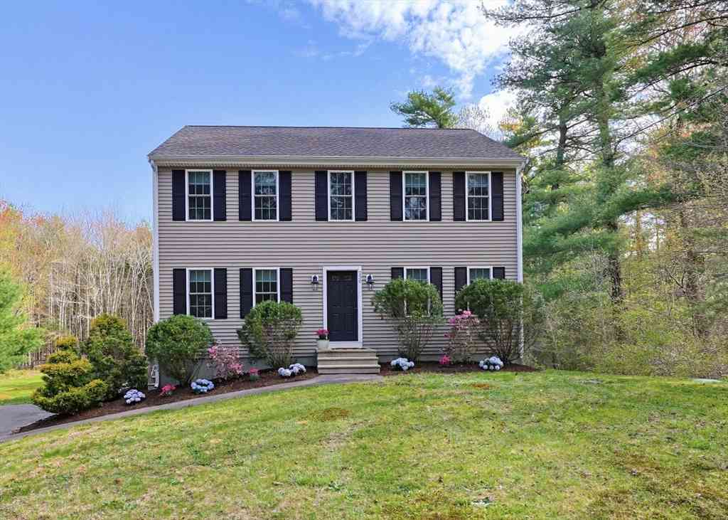 Homes For Sale - 230 Old Center St<br/> Middleboro, MA 02346
