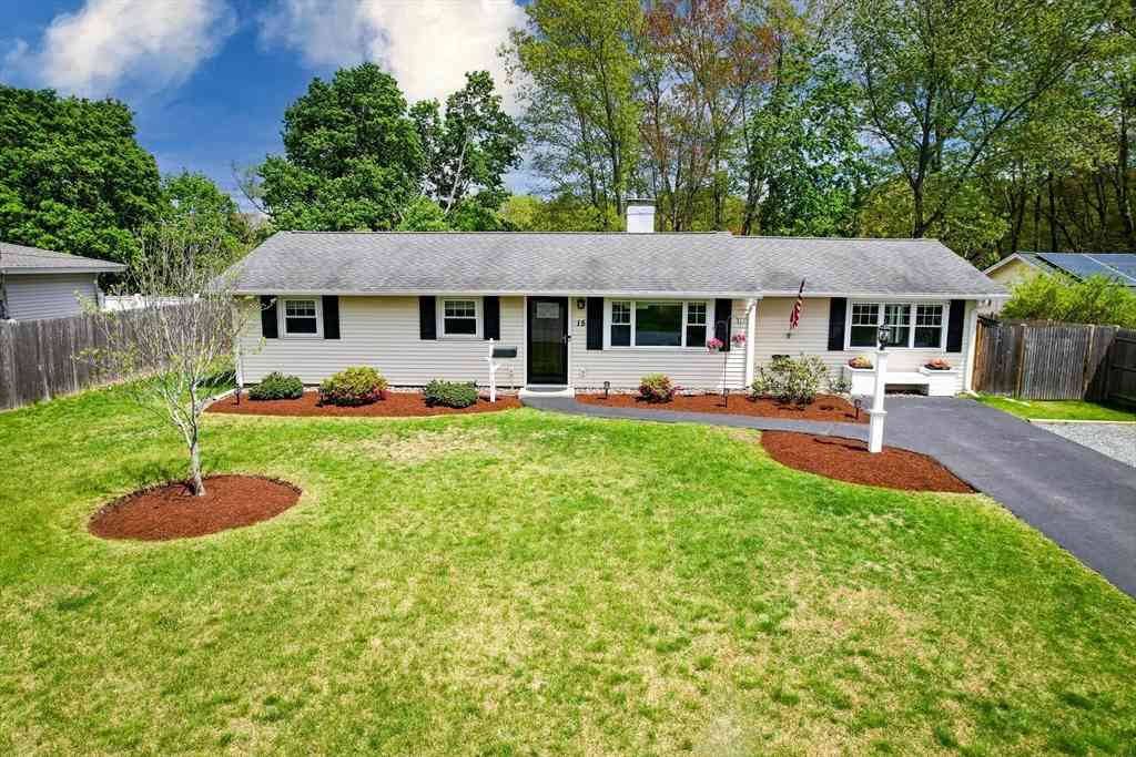 Homes For Sale - 15 Fenway Drive<br/> Middlesex County, Framingham, MA 01701
