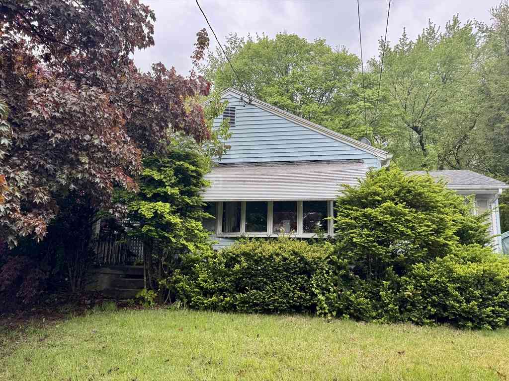 Homes For Sale - 210 Shaker Rd<br/> Hampden County, East Longmeadow, MA 01028