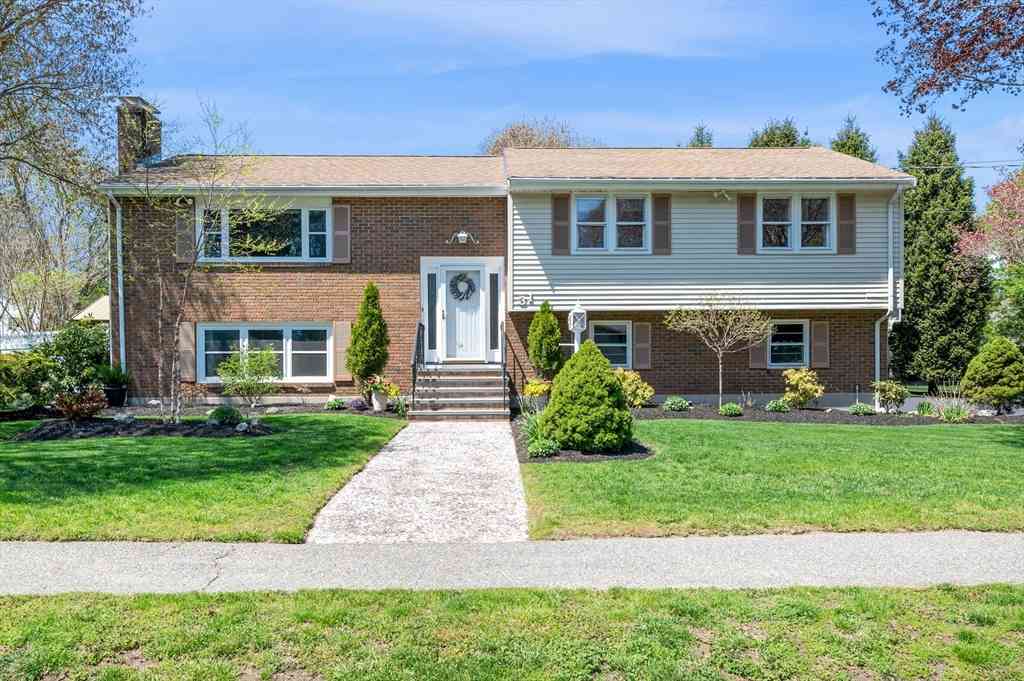 Homes For Sale - 31 Rustic Ln<br/> Middlesex County, Reading, MA 01867