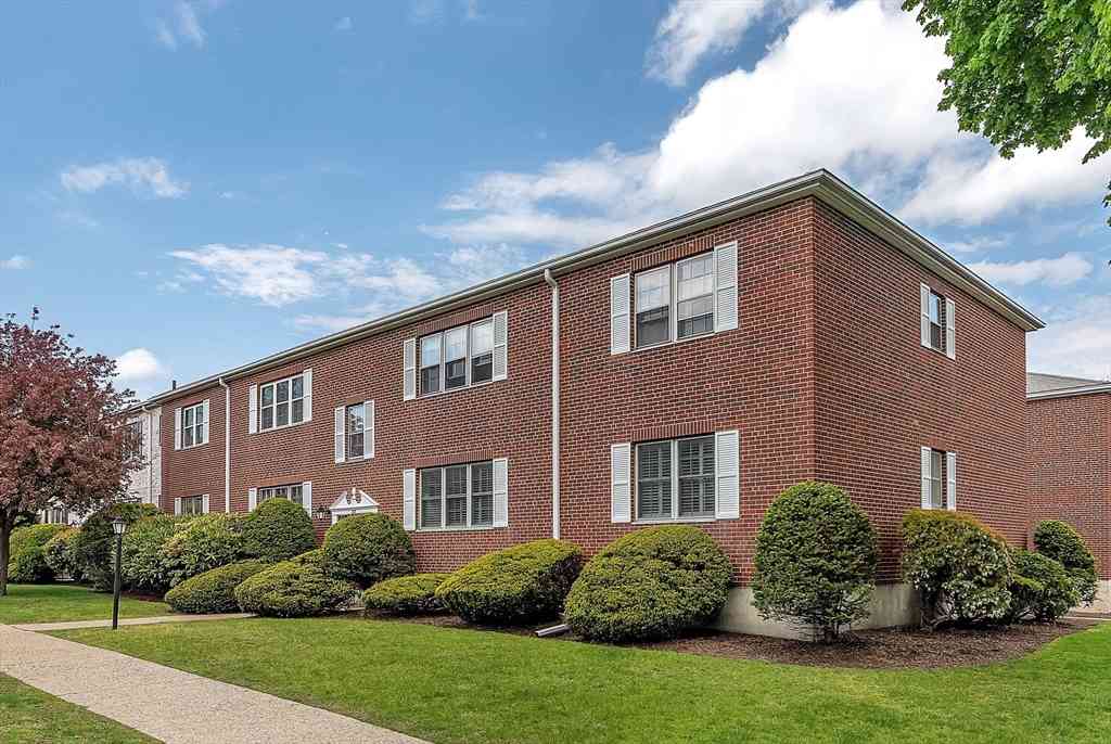 Condo For Sale - 198 Lake Shore Road #2<br/> Boston, MA 02135