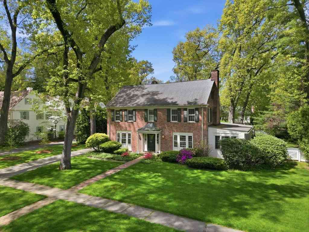 Homes For Sale - 38 Oxford Road<br/> Longmeadow, MA 01106