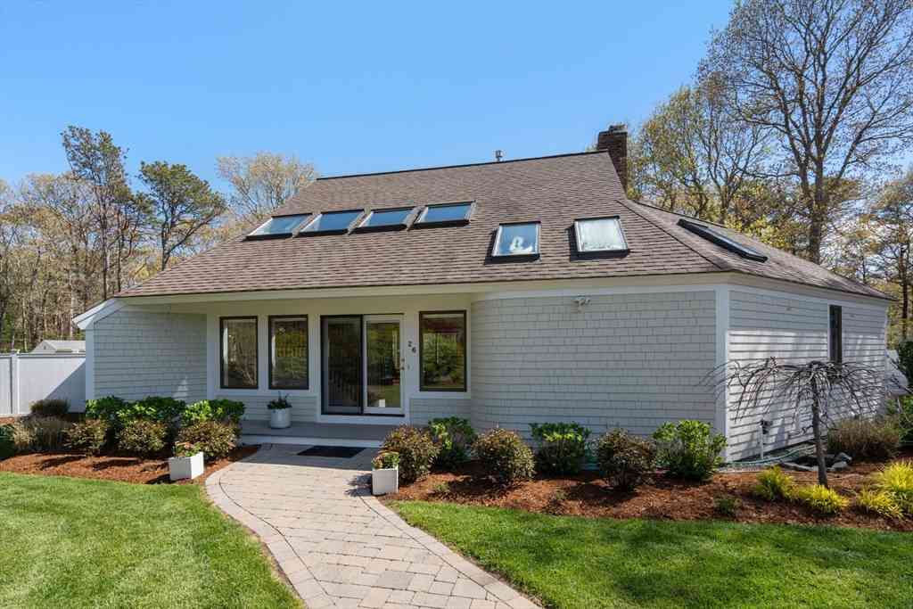 Homes For Sale - 26 Driftwood Cir<br/> Mashpee, MA 02649