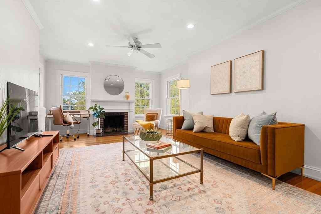 Condo For Sale - 41 Linnaean St #43<br/> Middlesex County, Cambridge, MA 02138