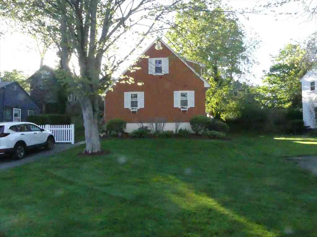Homes For Sale - 14 Lawrence St<br/> Beverly, MA 01915