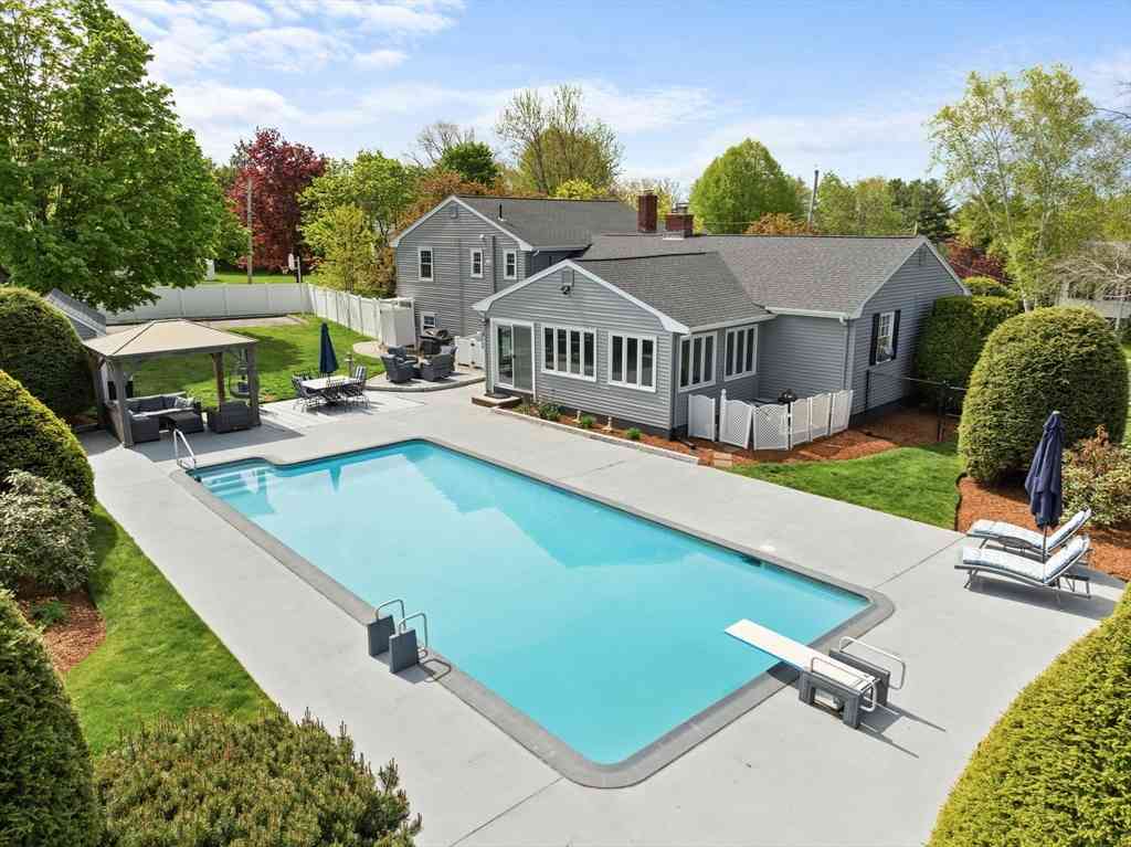 Homes For Sale - 14 Huron Ave<br/> Danvers, MA 01923