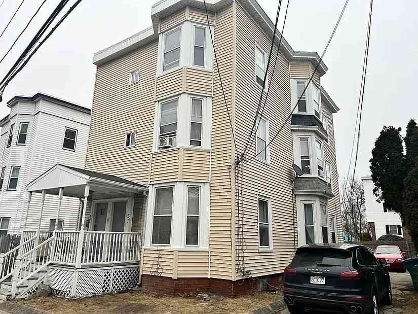 Apartment For Rent - 31 Chestnut Street #1<br/> Lynn, MA 01902