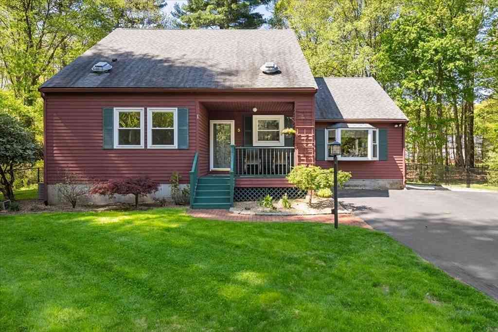 Homes For Sale - 5 Stanley Road<br/> Norfolk County, Medway, MA 02053