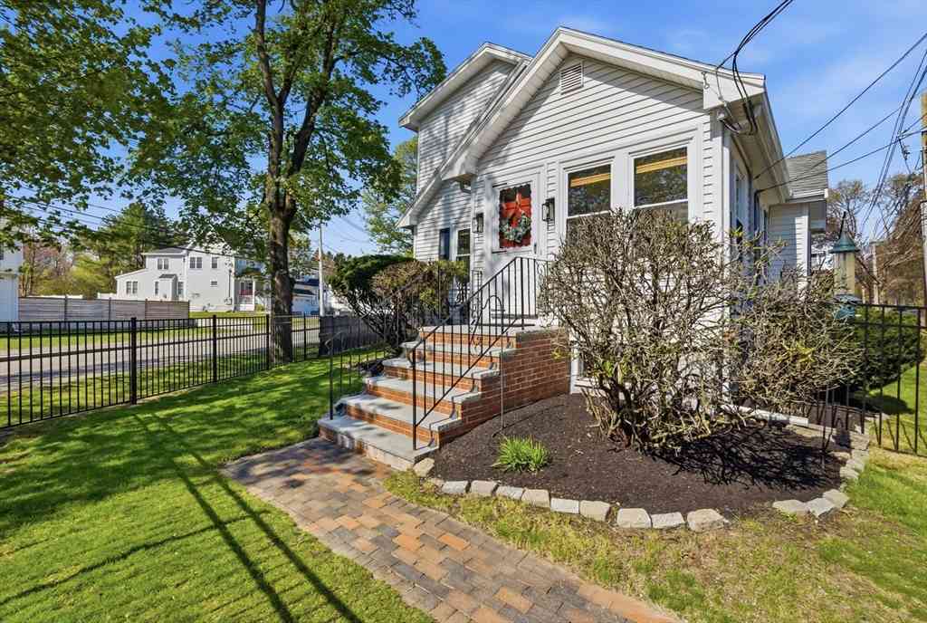 Homes For Sale - 6 Adams St<br/> Danvers, MA 01923