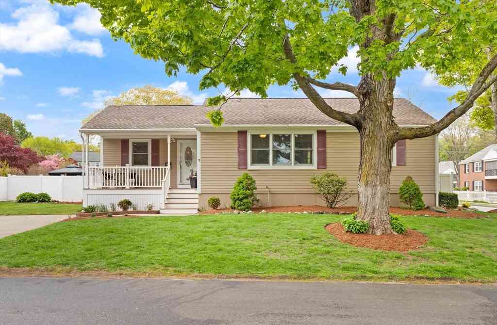 Homes For Sale - 7 King Street<br/> Middlesex County, Reading, MA 01867