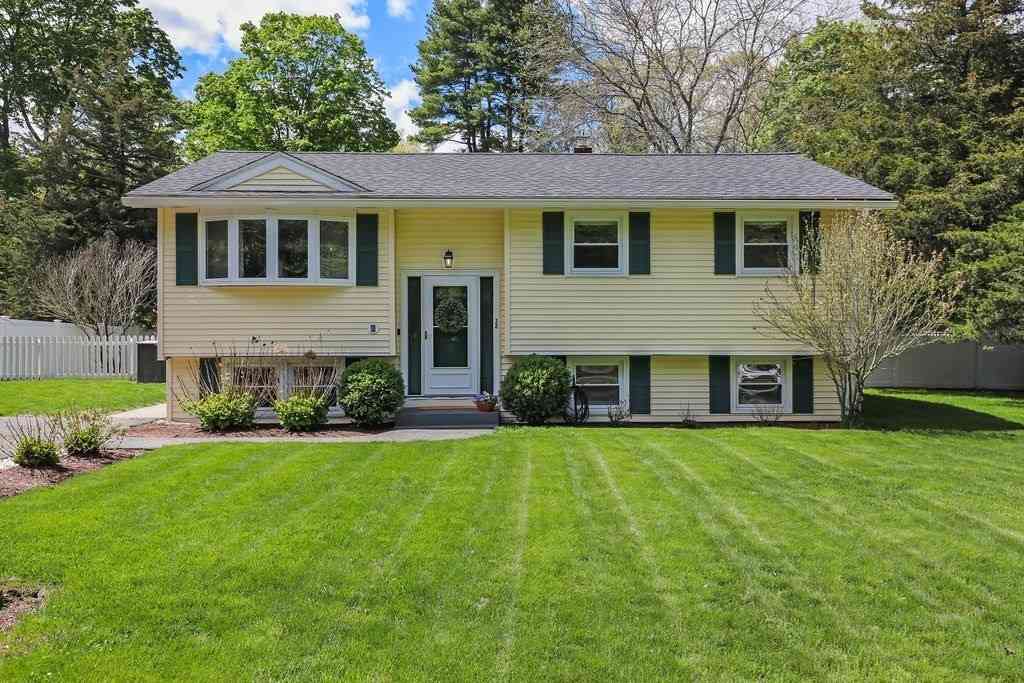 Homes For Sale - 12 Christopher Rd<br/> Middlesex County, Holliston, MA 01746