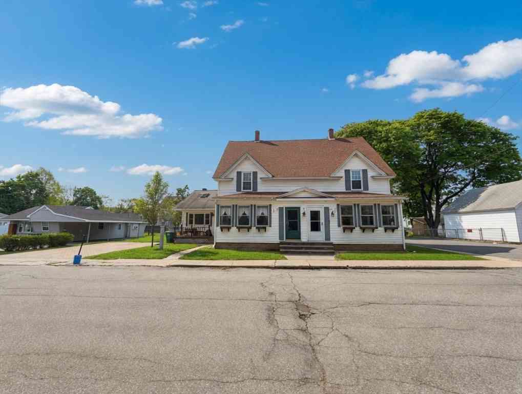 Multifamily For Rent - 11 Boston St<br/> Uxbridge, MA 01569