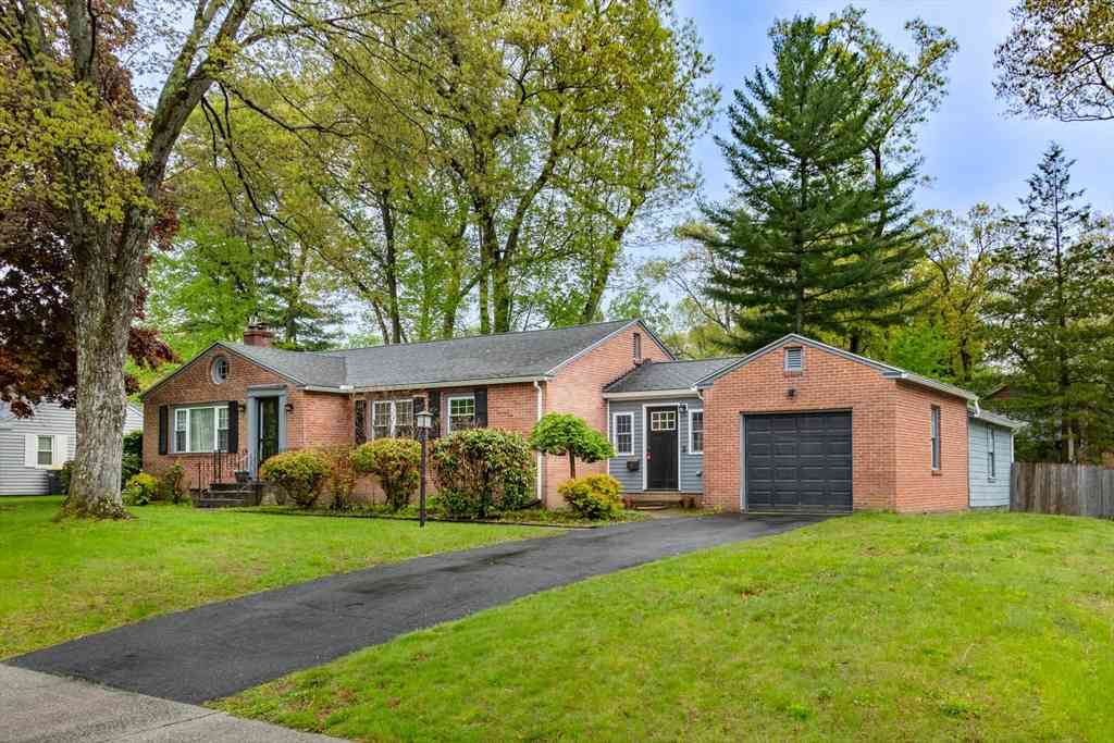 Homes For Sale - 535 Converse St<br/> Longmeadow, MA 01106