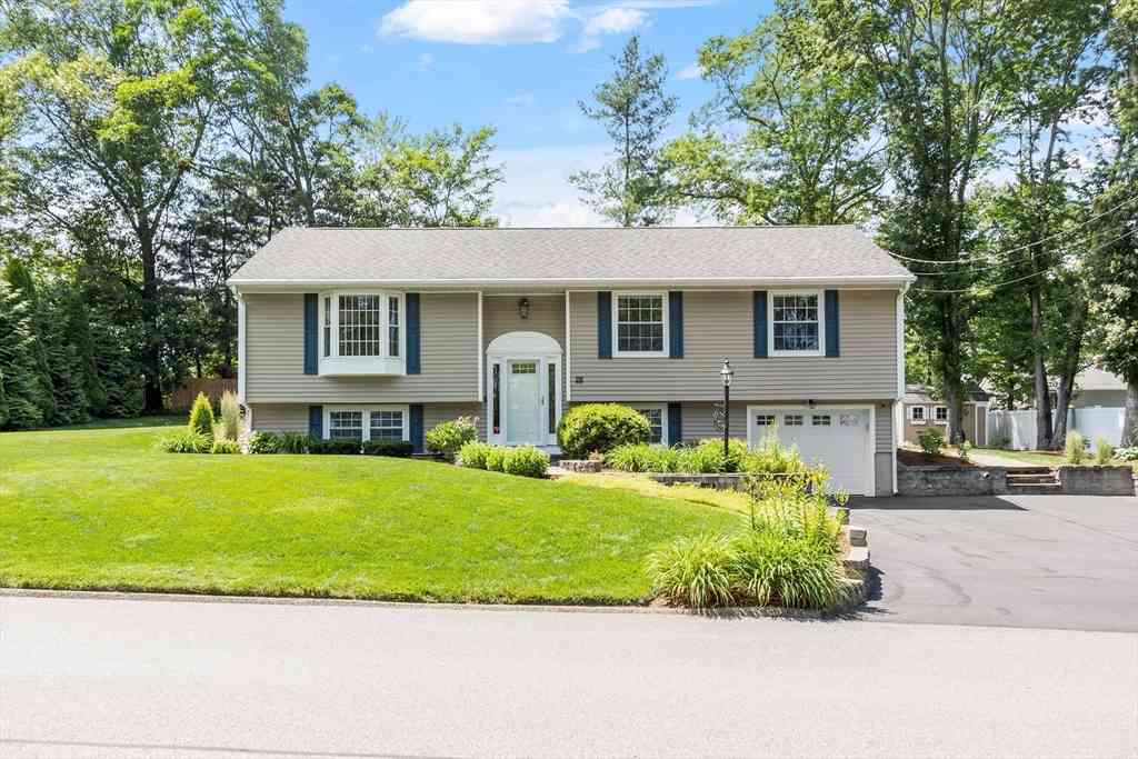 Homes For Sale - 28 Vinal Street<br/> Middlesex County, Hudson, MA 01749
