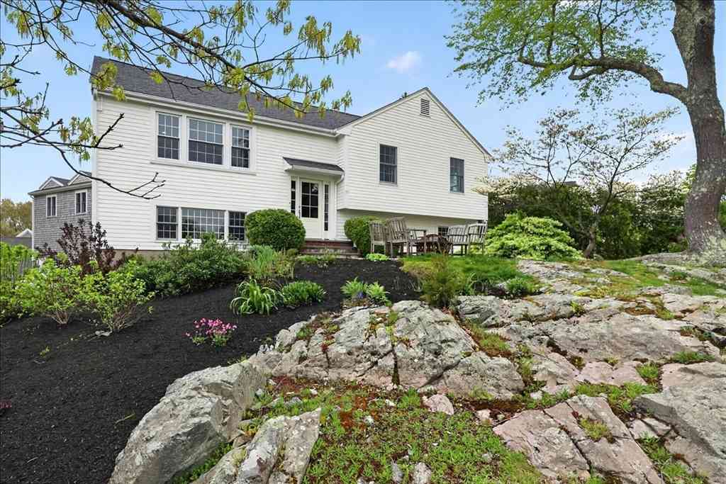 Homes For Sale - 10 Ocean View Dr.<br/> Hingham, MA 02043