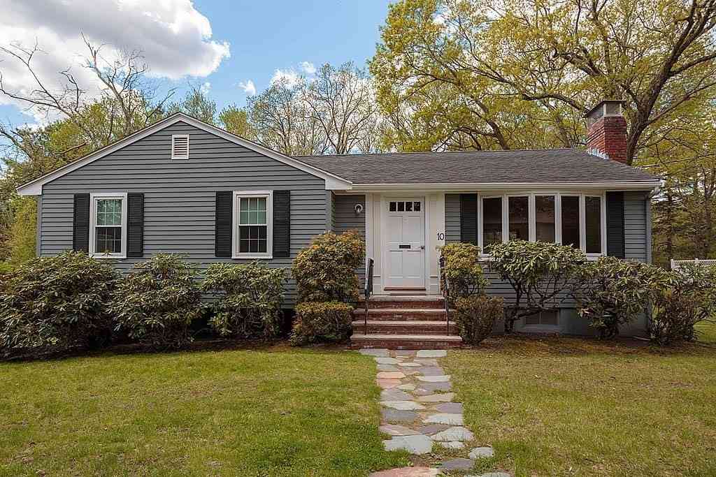 Homes For Sale - 10 Brentwood Drive<br/> Middlesex County, Reading, MA 01867