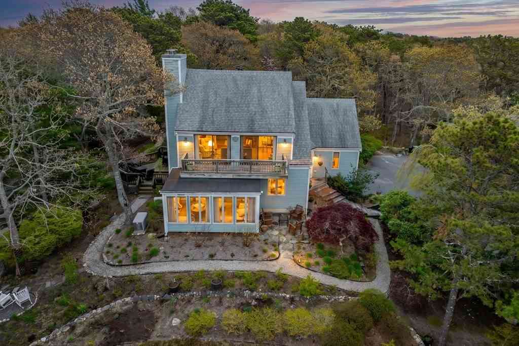 Homes For Sale - 87 Rockledge Dr<br/> Barnstable County, Falmouth, MA 02556