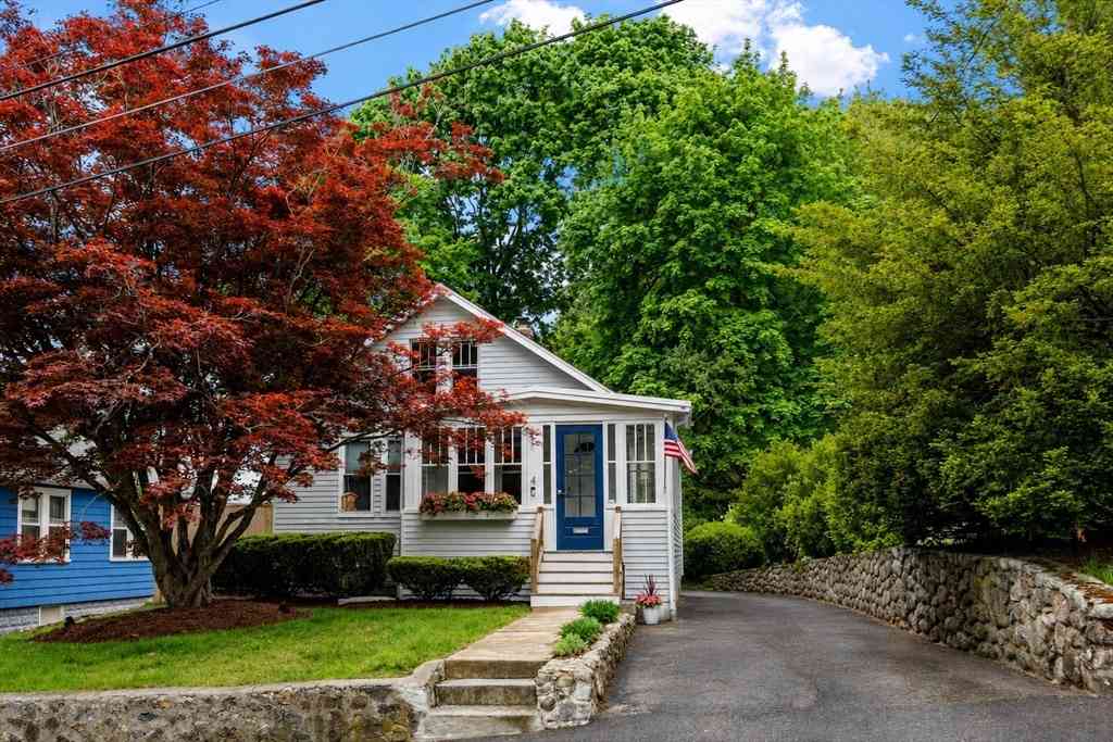 Homes For Sale - 4 Western Ave<br/> Middlesex County, Wakefield, MA 01880