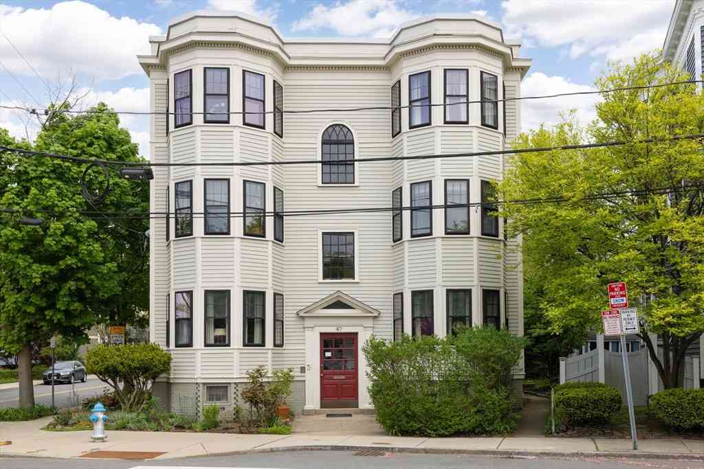 Condo For Sale - 47 Vassal Lane #3<br/> Middlesex County, Cambridge, MA 02138