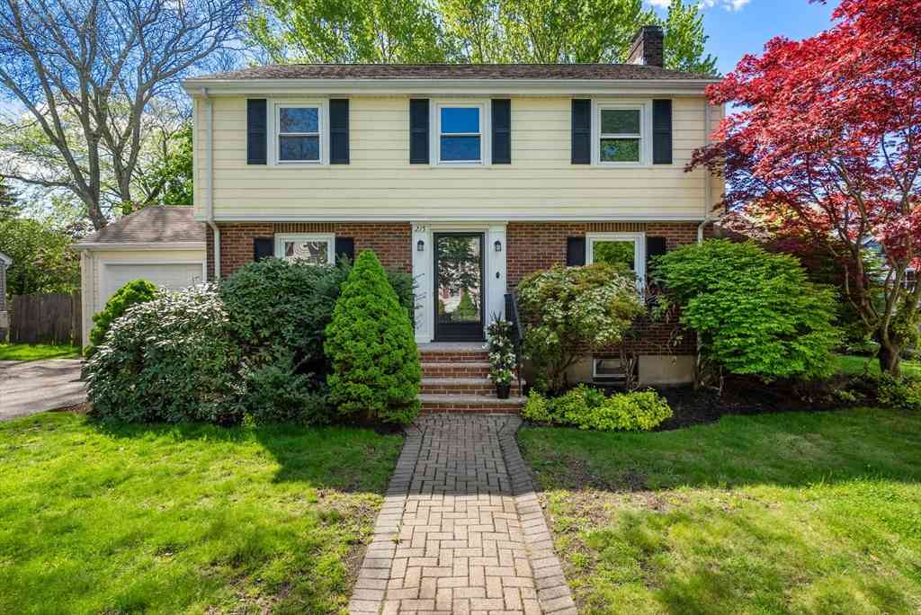 Homes For Sale - 215 Cross St<br/> Belmont, MA 02478