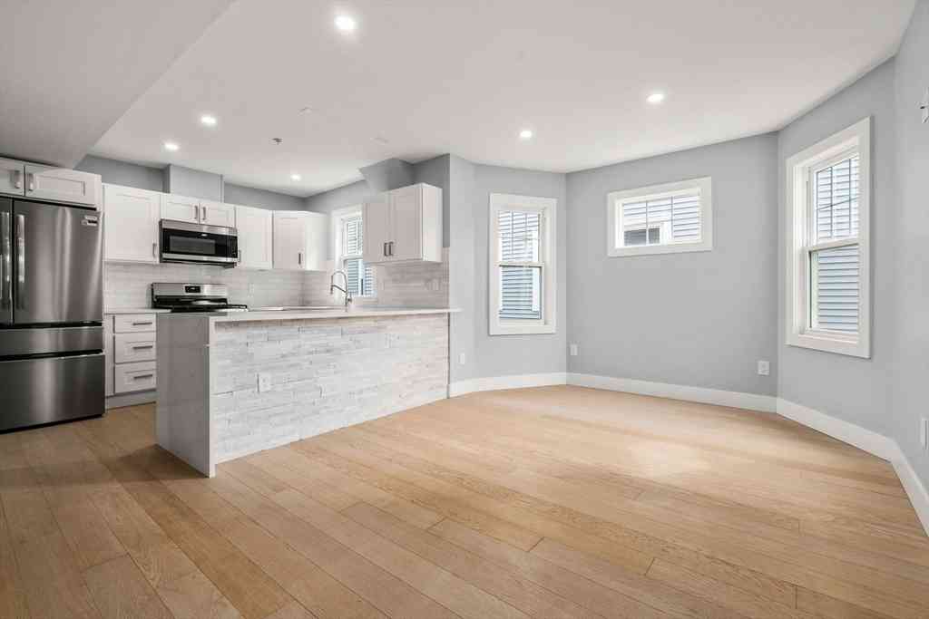 Condo For Sale - 679 Columbia Road #4<br/> Boston, MA 02125