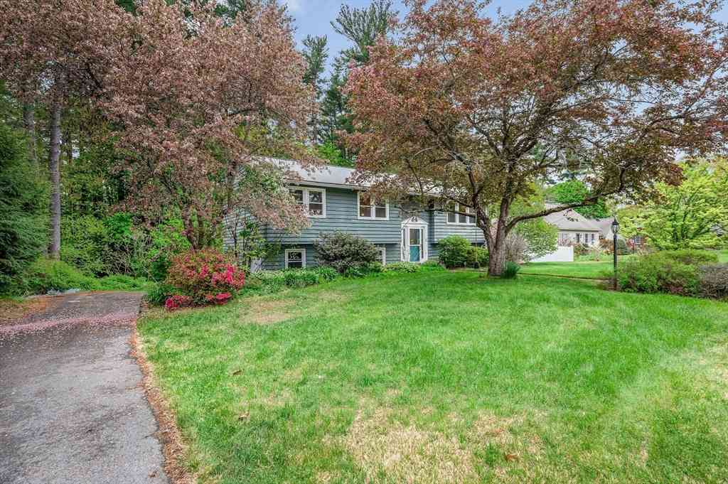 Homes For Sale - 9 Sunrise Dr<br/> Hudson, NH 03051