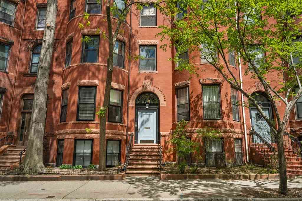 Condo For Sale - 43 Carlton St #2<br/> Brookline, MA 02446