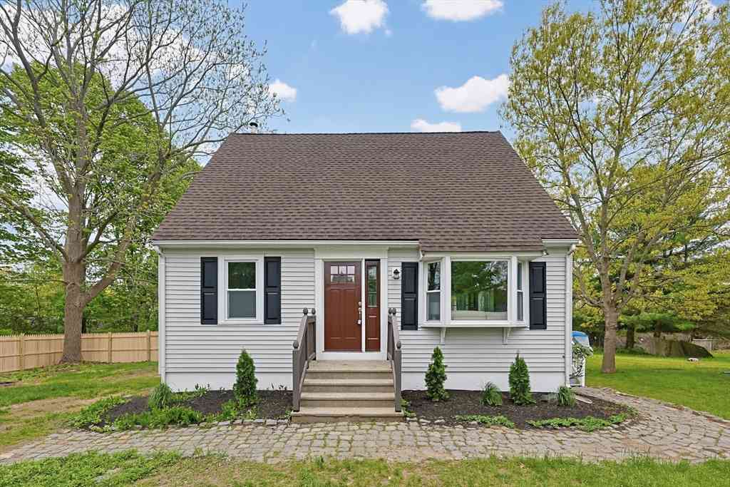 Homes For Sale - 21 Stanley Ave<br/> Taunton, MA 02780