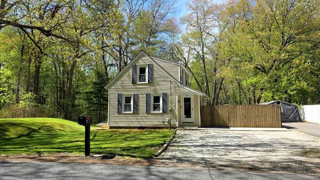 Homes For Sale - 28 Cross Rd<br/> Worcester County, Uxbridge, MA 01569