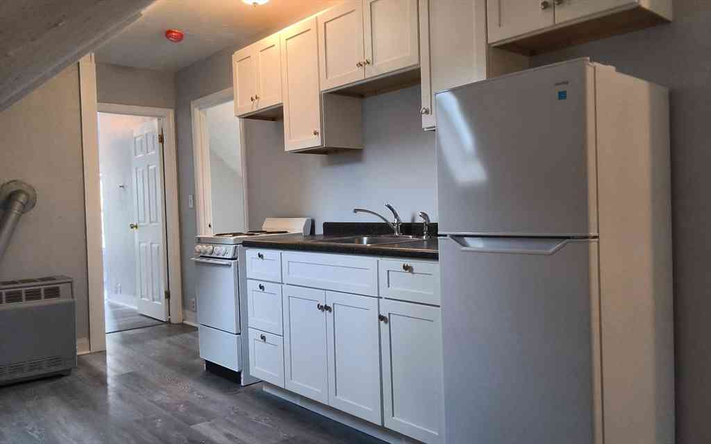 Apartment For Rent - 15 Studley St #3<br/> Bristol County, New Bedford, MA 02740