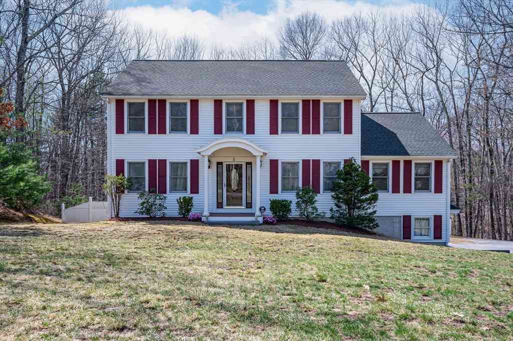 Homes For Sale - 5 Ridge Road<br/> Middlesex County, Tyngsboro, MA 01879