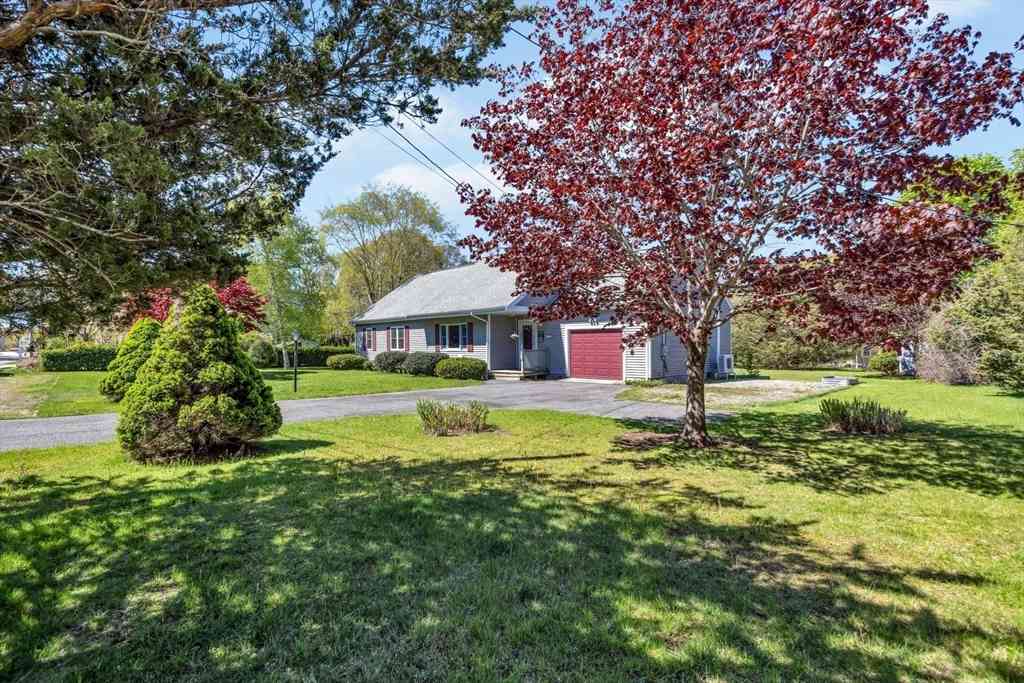Homes For Sale - 33 Thatchers Ln<br/> Barnstable County, Falmouth, MA 02536