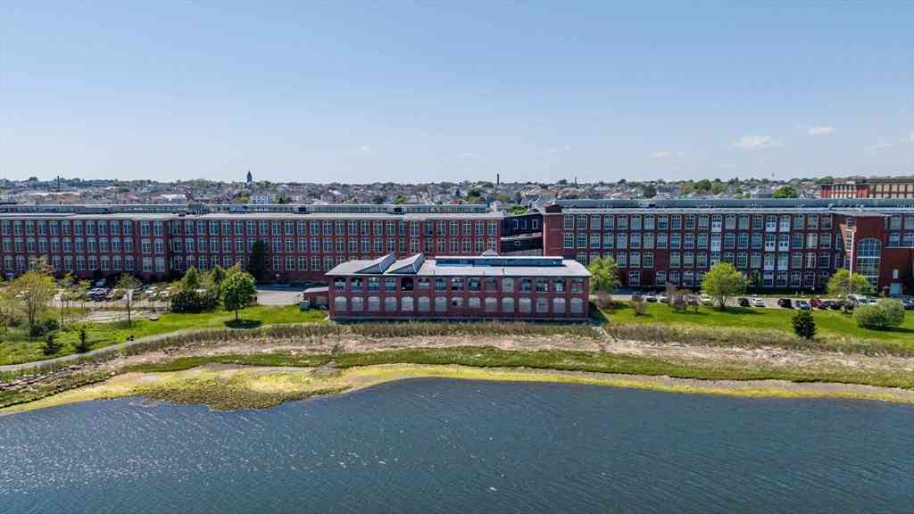 Homes For Rent - 194-R Riverside Ave<br/> New Bedford, MA 02746